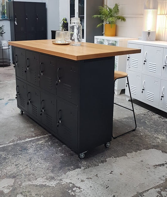 Black 8 Door Oak Island top