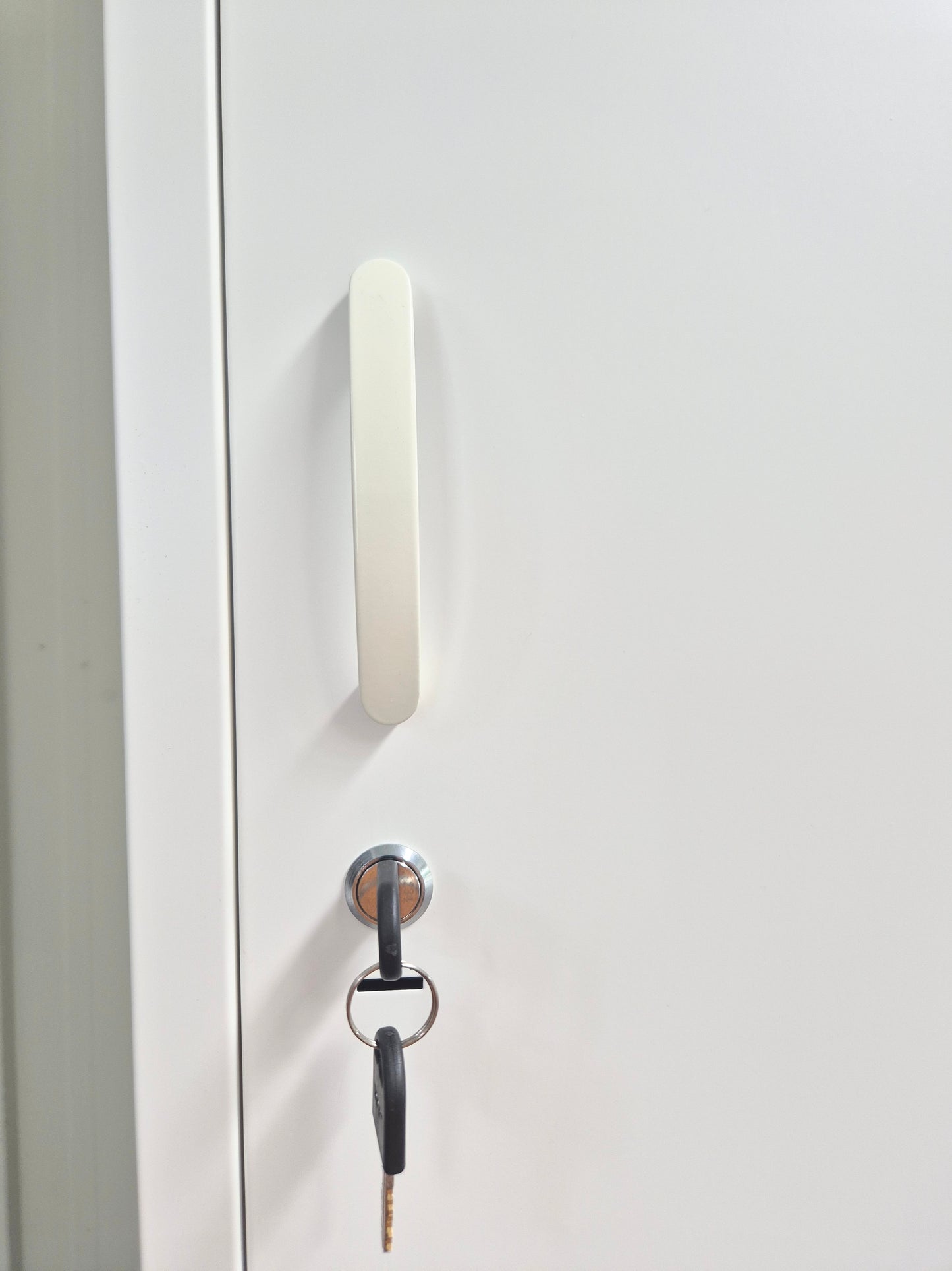 1.8H White 4 Door Locker