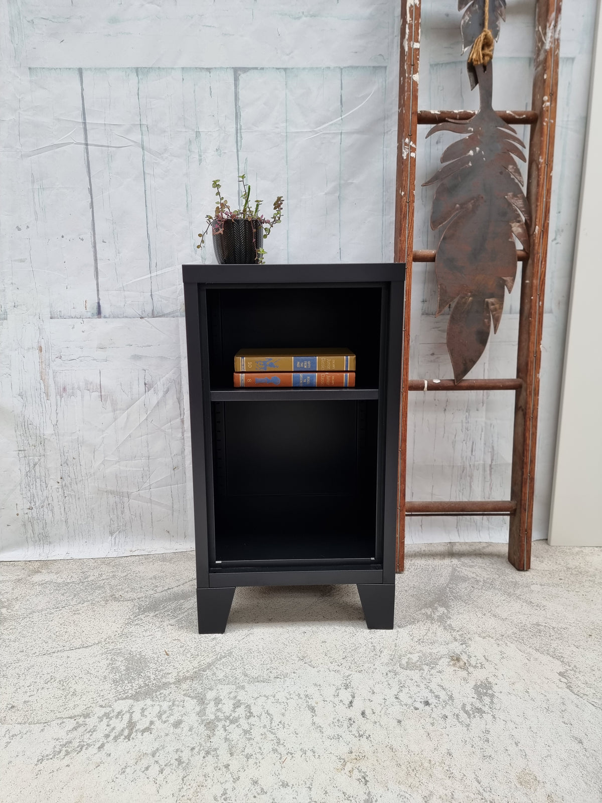 Seconds Right open Black Mini Locker
