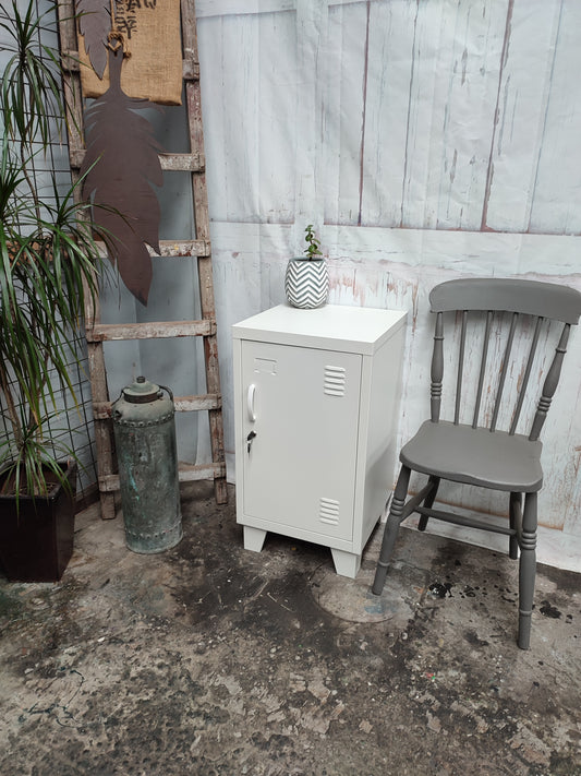 Seconds Right open White Mini Locker