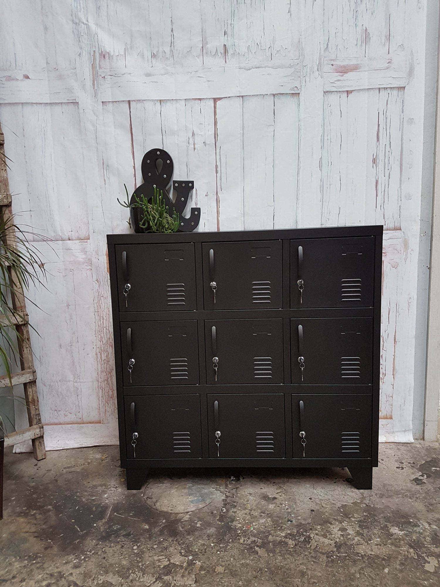 9 Door Lockers
