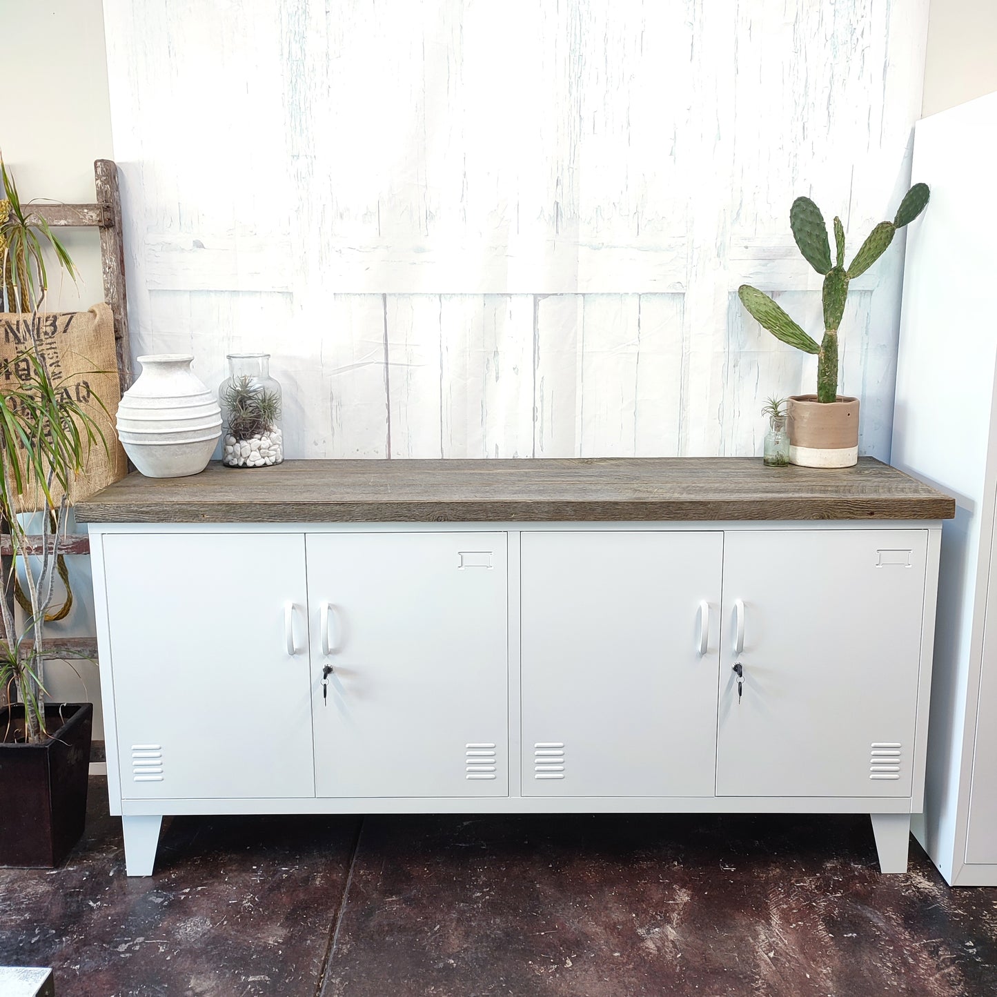 White Versatile Locker Pallet top