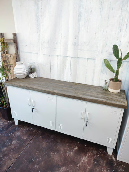 White Versatile Locker Pallet top
