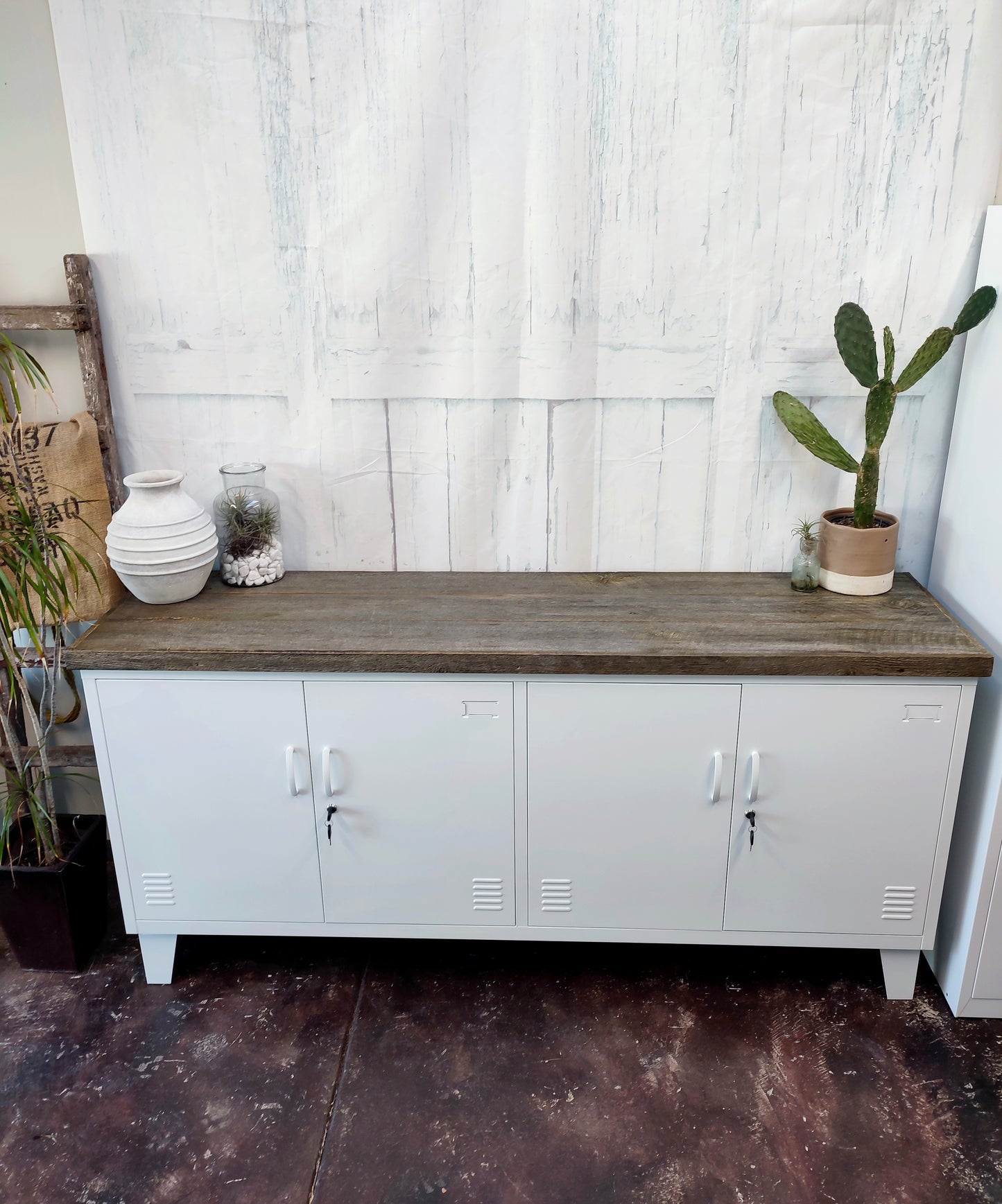 White Versatile Locker Pallet top