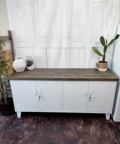 White Versatile Locker Pallet top