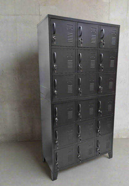 Black 18 Door Locker