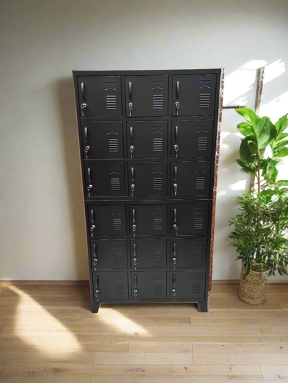 Black 18 Door Locker