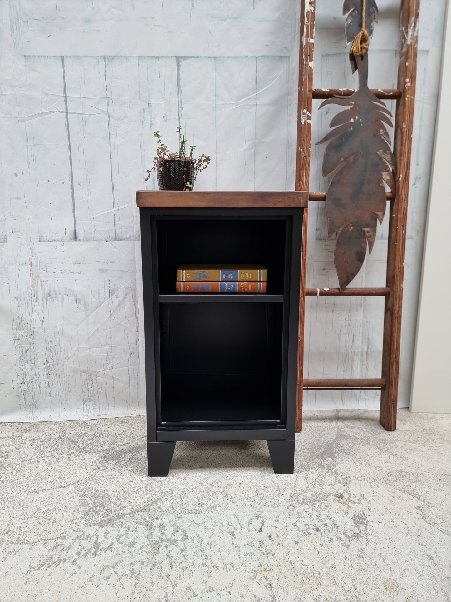 Right open Black Mini Locker-Dark Oak top
