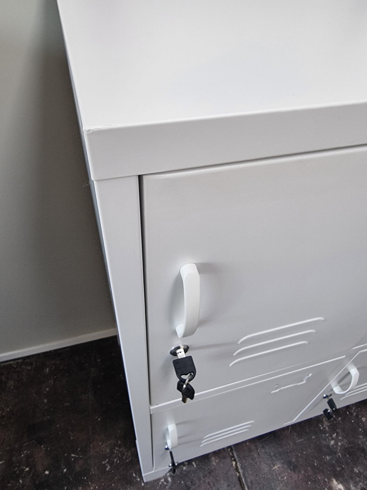 *seconds* White 8 Door Metal Locker Cabinet