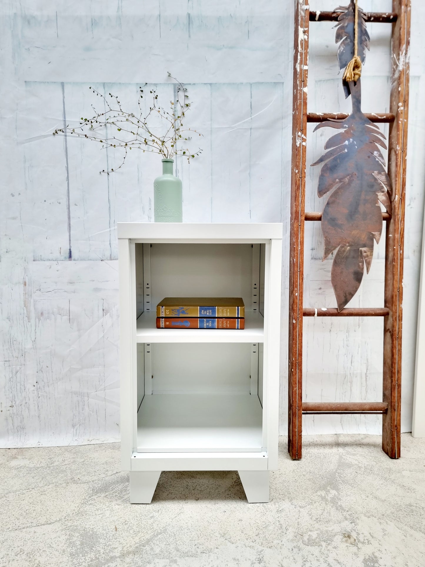 Seconds Right open White Mini Locker