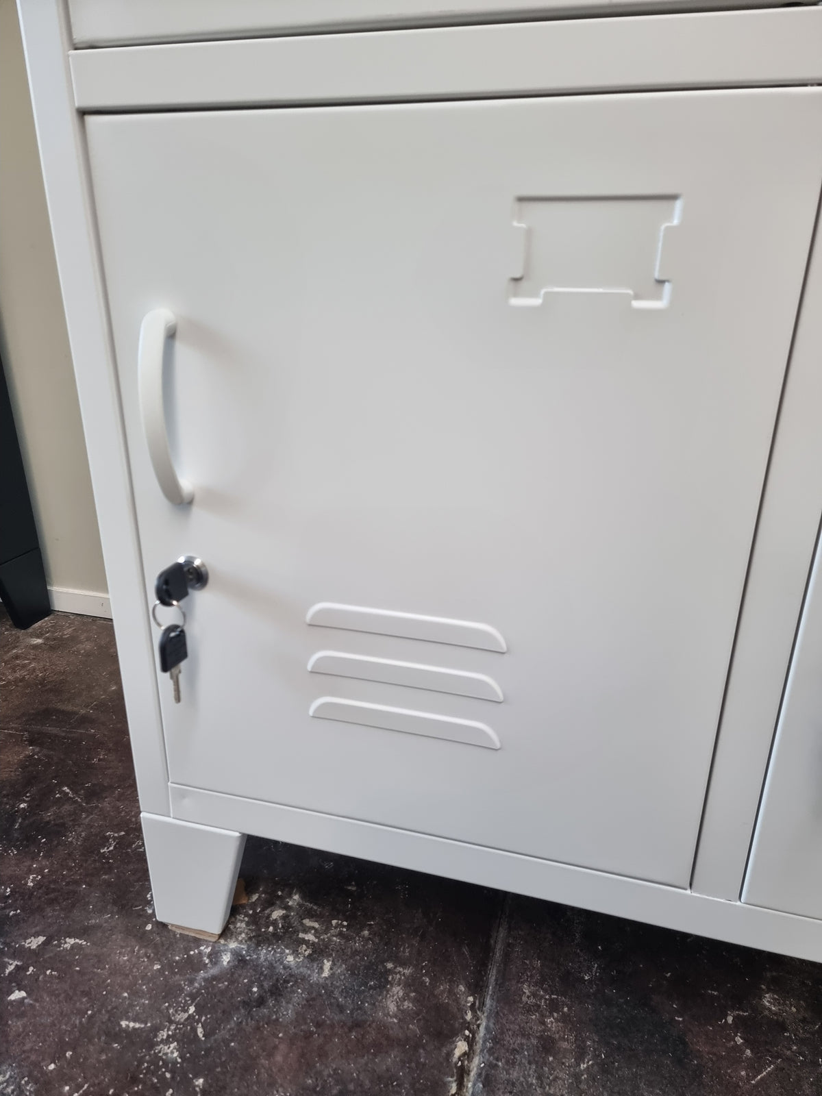 *seconds* White 8 Door Metal Locker Cabinet