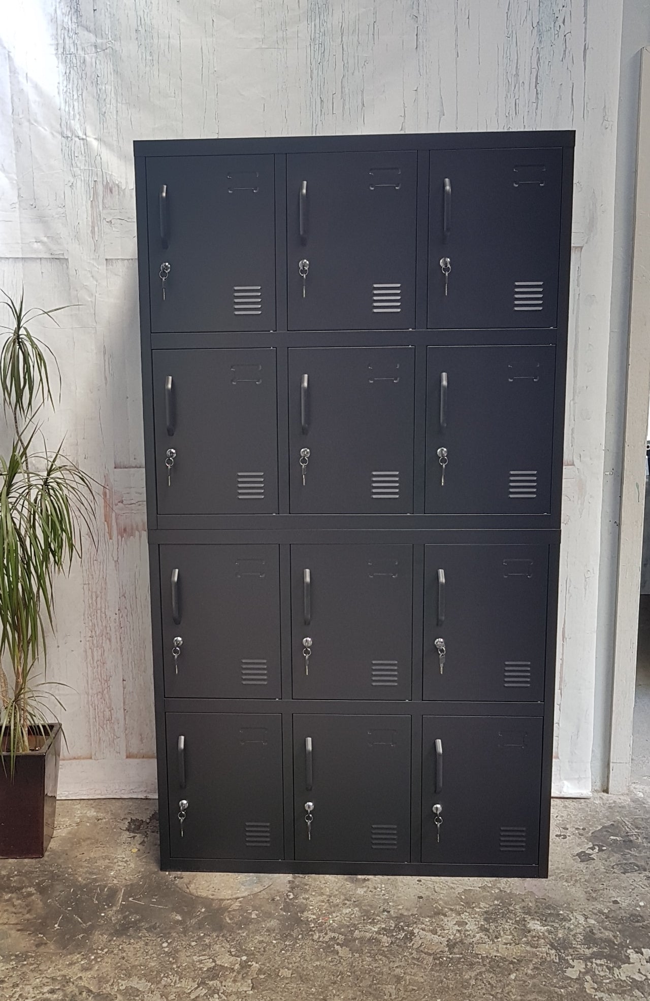 Black 12 Door Locker