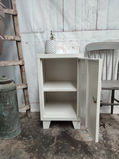Seconds Right open White Mini Locker